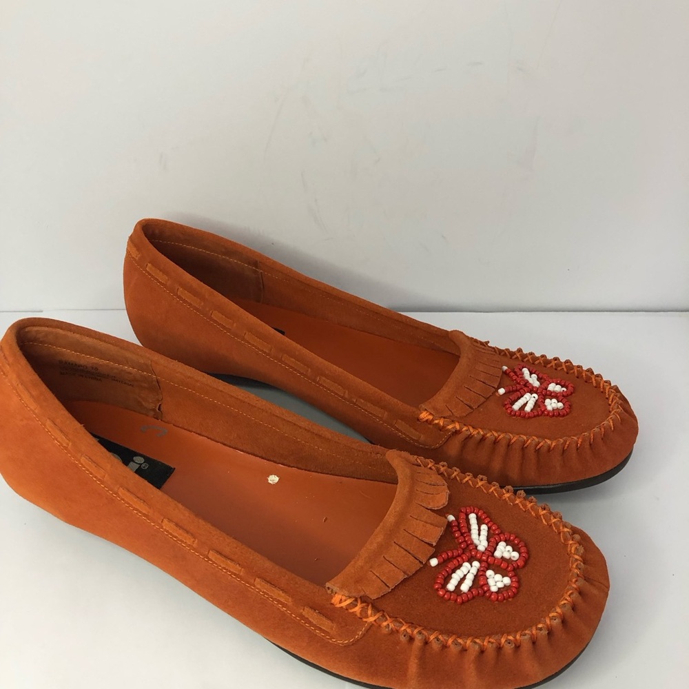 Y2K 90s l.e.i. Orange Moccasins Beaded Butterfly Flats 10 lei Boho Artsy